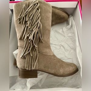 NIB GIRLS VINCE CAMUTO TAUPE SUEDE BOOTS WITH FRINGE SIZE 13